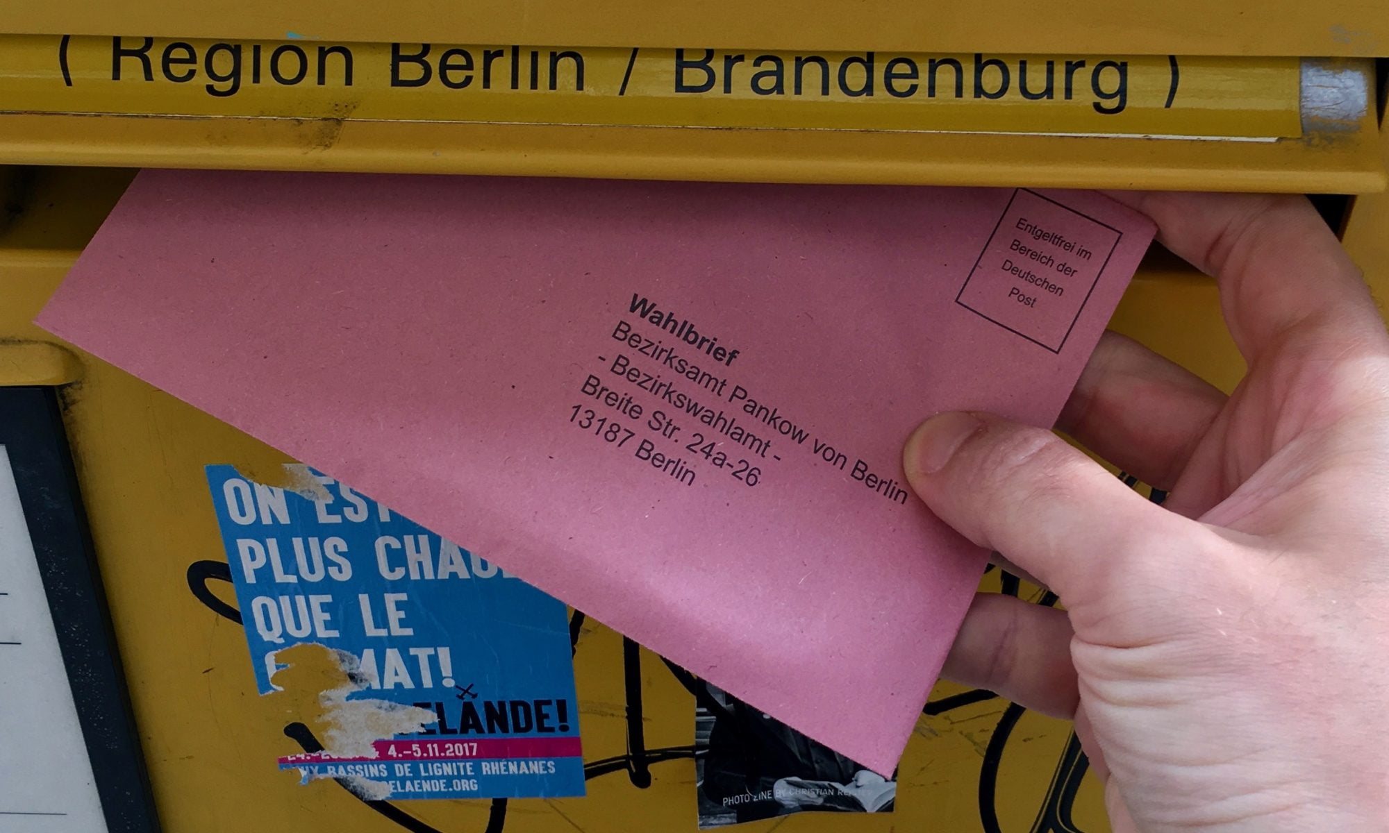 Umschlag mit Briefwahl zur Bundestagswahl 2017