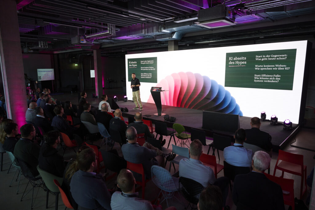 Keynote Speaker zu KI Johannes Kleske